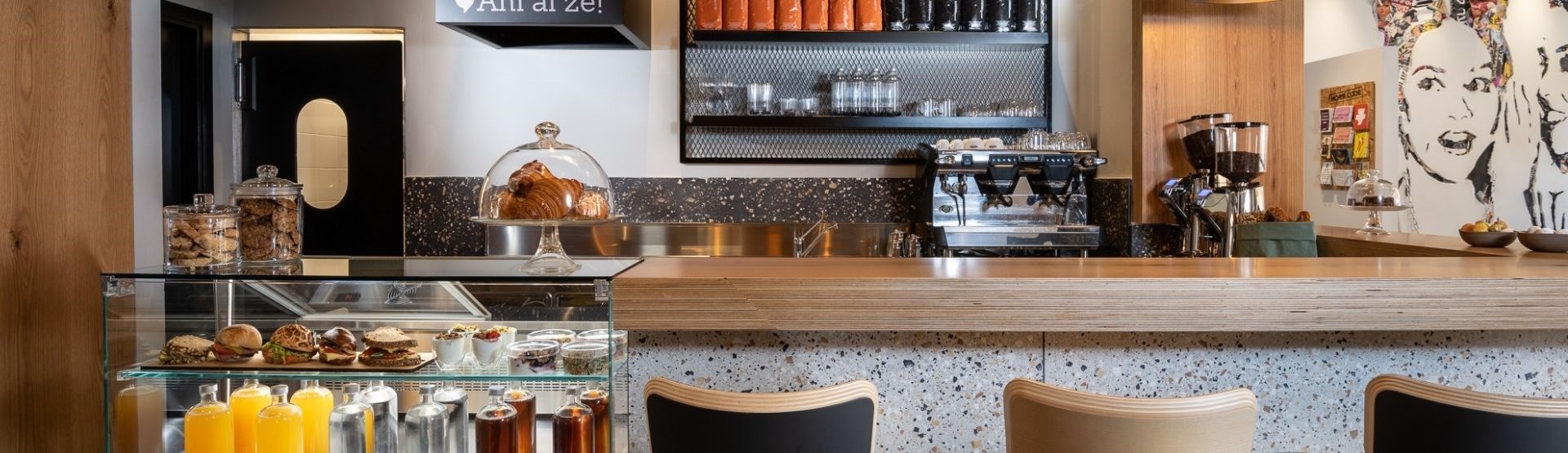 הוטל 75 תל אביב  הוטל 75 תל אביב